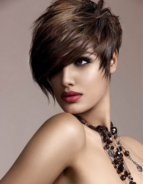 Belle coupe de cheveux femme