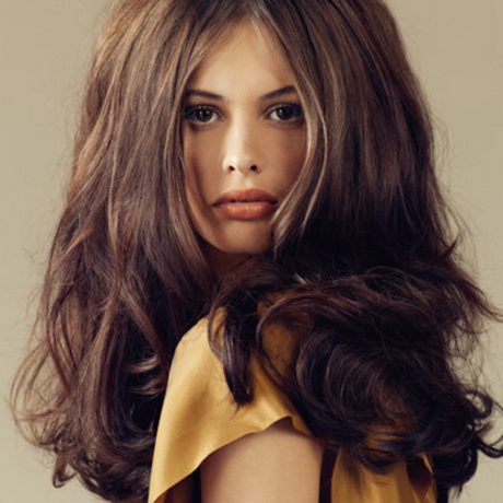 Coiffure cheveux long volume