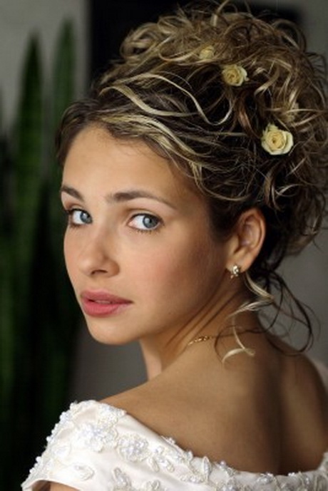 Coiffure de mariage avec chapeau