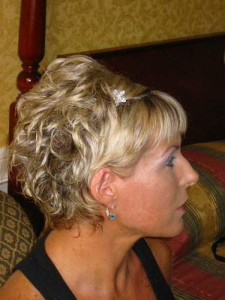 Coiffure de mariage cheveux courts