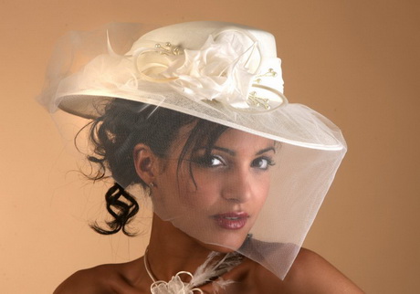 Coiffure mariage avec chapeau