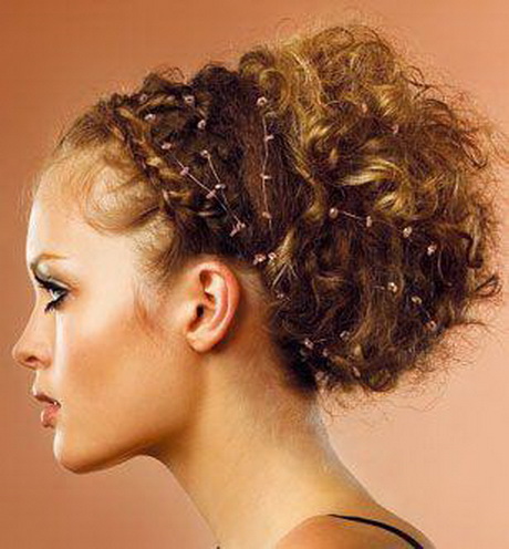 Coiffure mariage cheveux bouclés