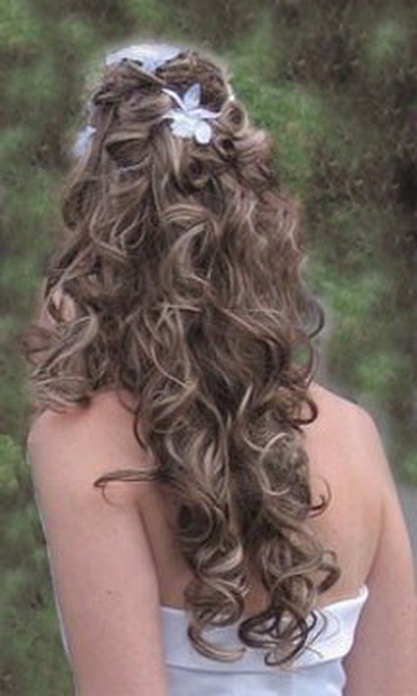 Coiffure mariage cheveux bouclés