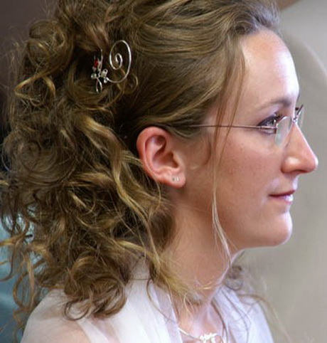 Coiffure mariage cheveux bouclés