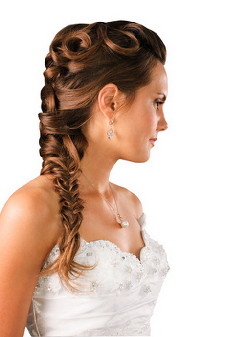 Coiffure pour un mariage cheveux mi long