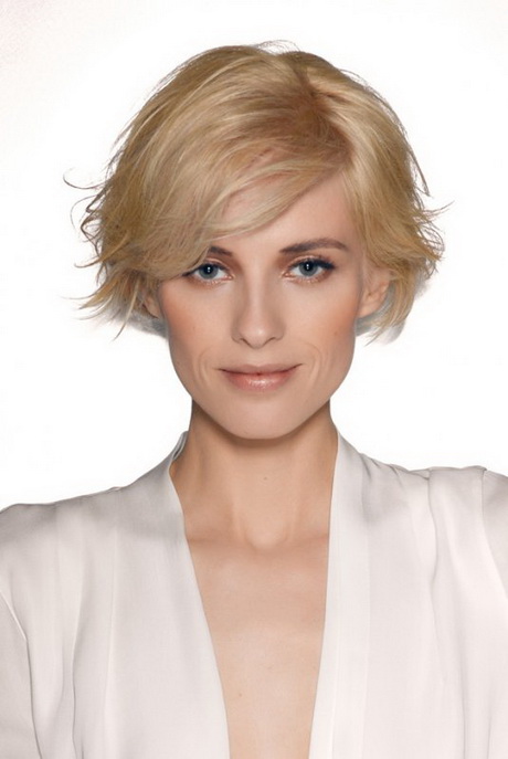 Coupe cheveux court blond