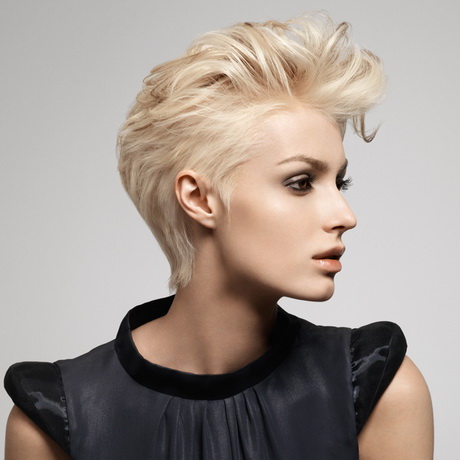 Coupe courte blonde