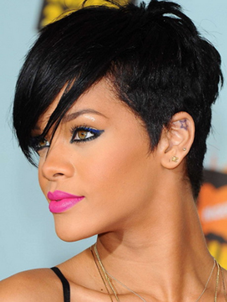 Rihanna cheveux court