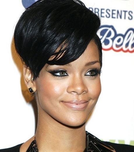 Rihanna cheveux court