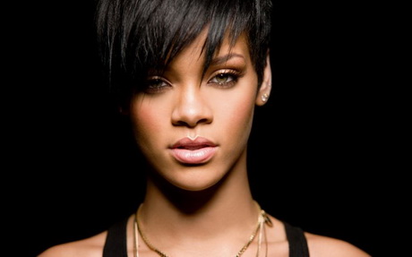 Rihanna cheveux court