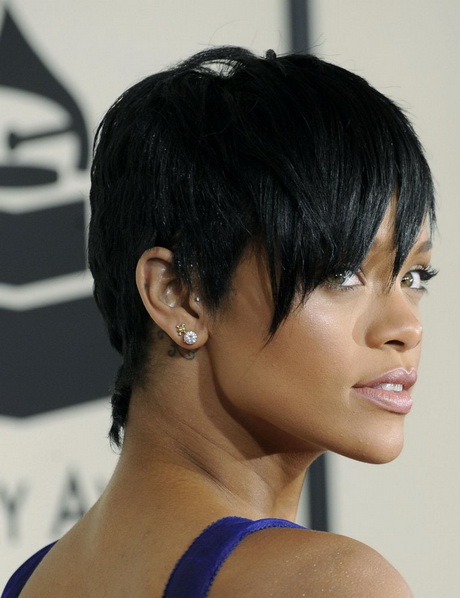 Rihanna cheveux court