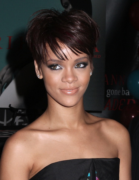 Rihanna cheveux court