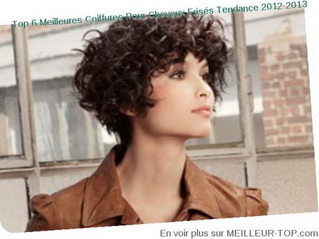 Coiffures pour cheveux frisés