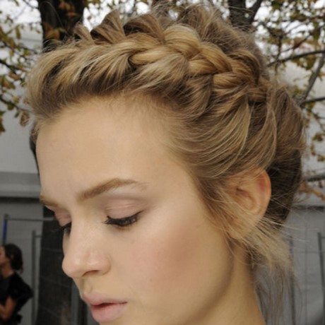 Coiffure couronne tressée