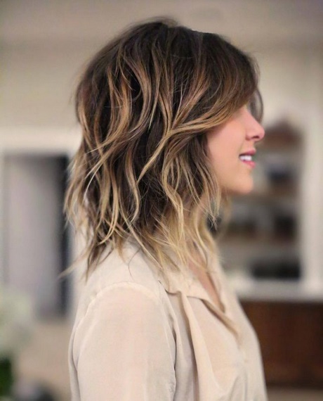 Coupe de cheveux tendance 2018 mi long