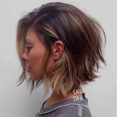 Tendance coiffure 2018 cheveux mi long