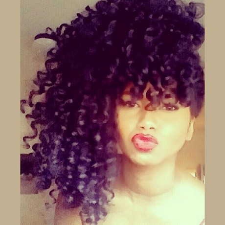 Cheveux bouclés afro