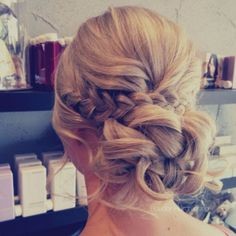 Chignon avec une tresse