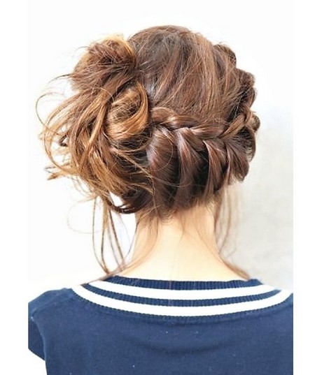 Coiffure chignon lache