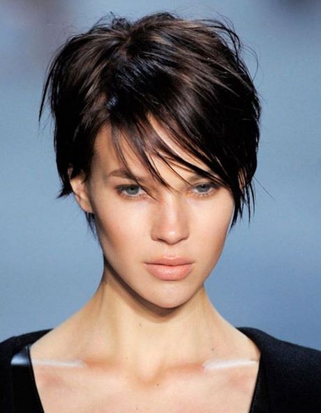 Coupe de cheveux très court femme 2020