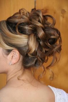 Cheveux mi long chignon