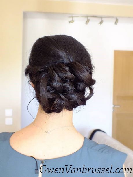 Chignon bas bouclé