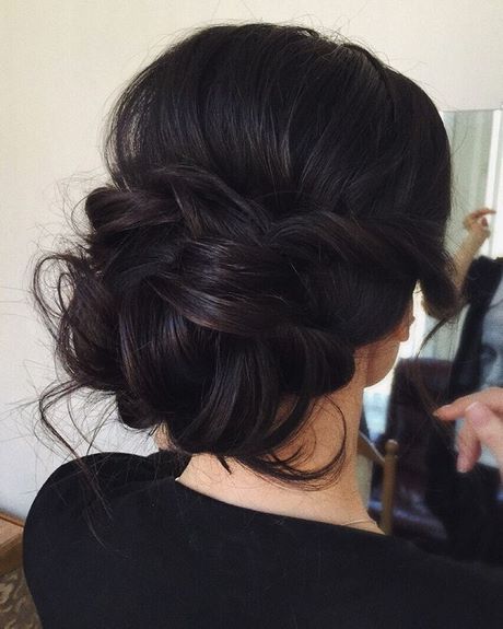 Chignon bas bouclé