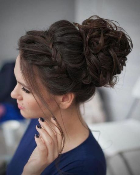 Chignon cheveux mi long bouclé