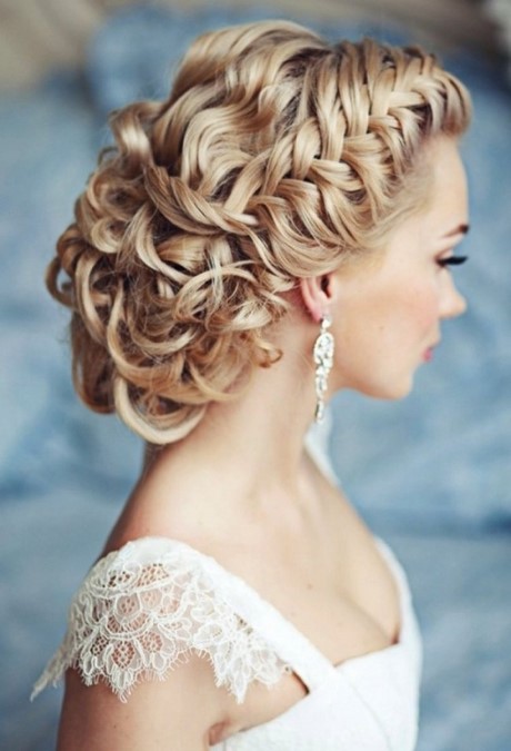 Coiffure mariage cheveux attachés