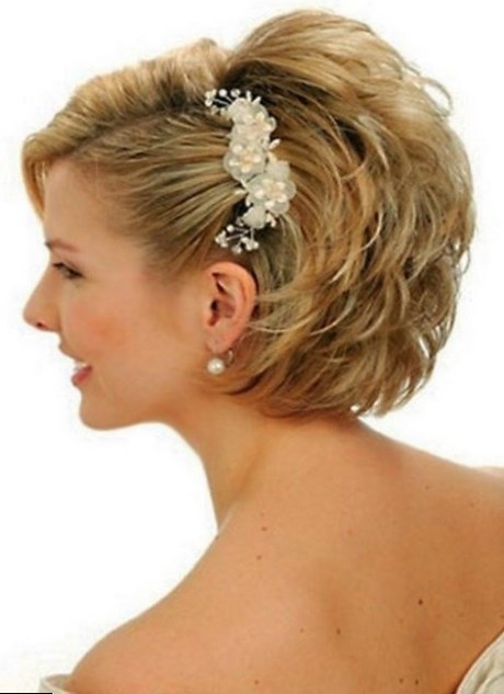 Coiffure mariage cheveux bouclés court