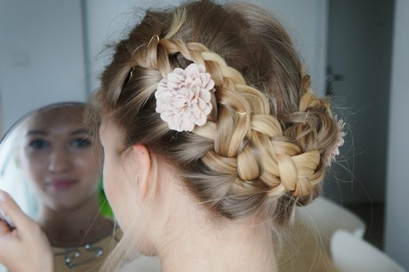 Coiffure mariage cheveux courts tresse