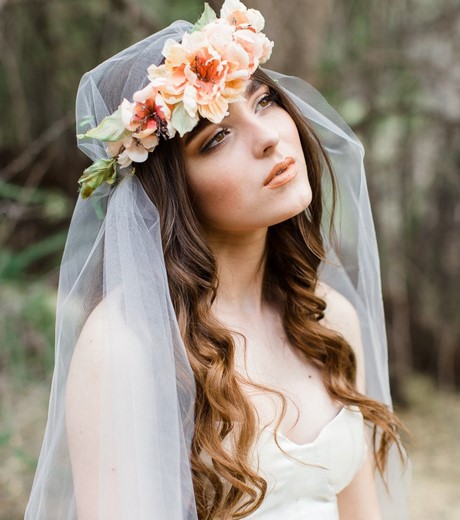 Coiffure mariage cheveux long bouclés