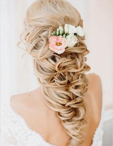 Coiffure mariage tresse fleur