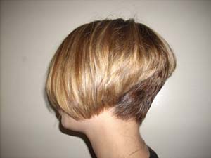 Coiffure cheveux courts carre plongeant