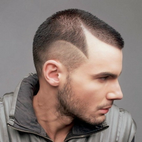 Homme coupe de cheveux court