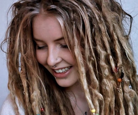 Coiffure dreadlocks femme