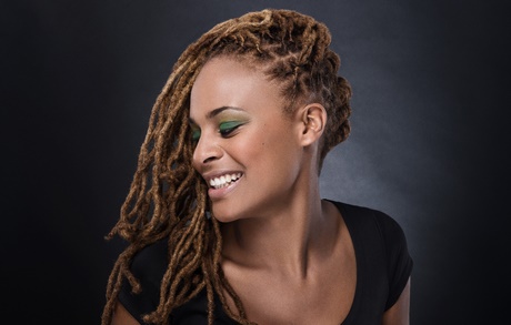 Coiffure dreadlocks femme