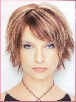 Coupe cheveux tête ronde femme