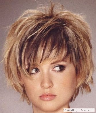 Coupe de cheveux visage rond cheveux bouclés