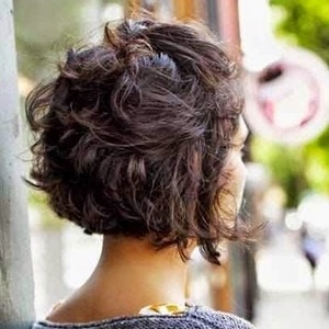 Chignon avec carré plongeant