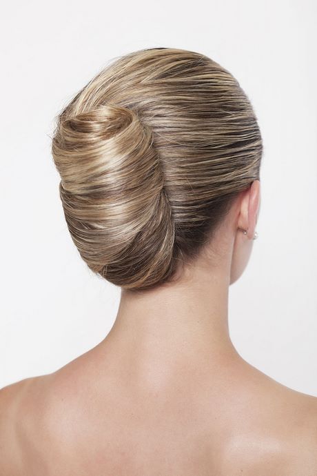 Chignon banane cheveux mi long