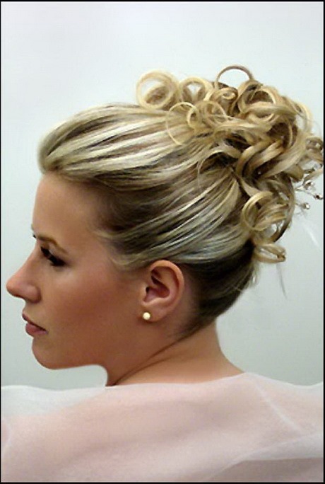 Chignon moderne cheveux mi long