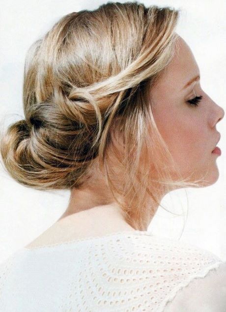 Chignon romantique cheveux court