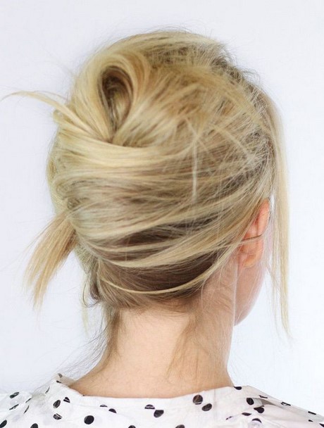 Chignon sur cheveux carré