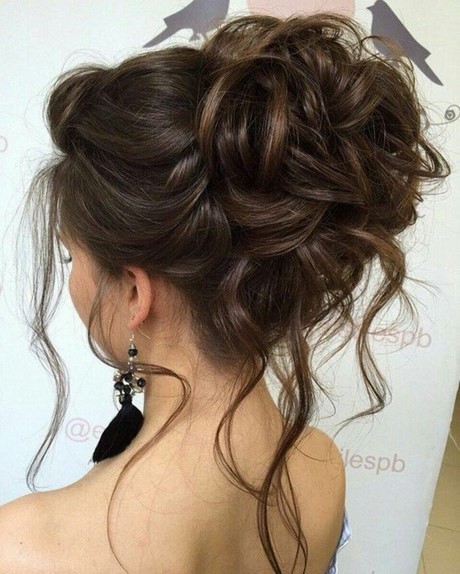 Coiffure attachée mariage