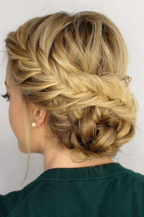 Coiffure attachée mariage