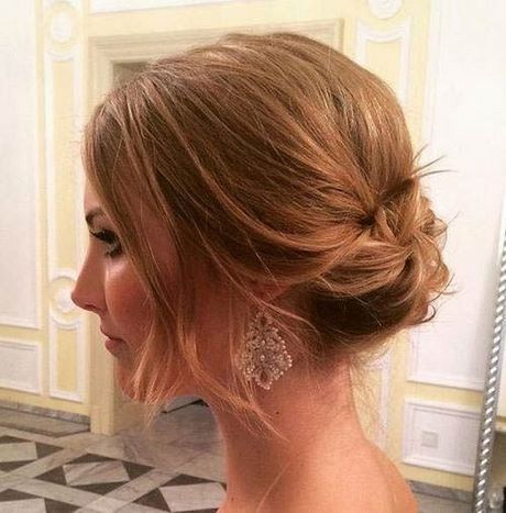 Coiffure chignon cheveux carré