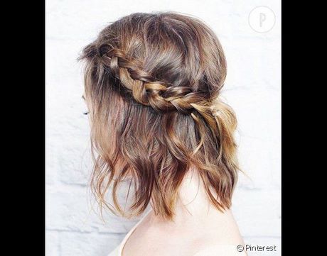 Coiffure simple pour cheveux court