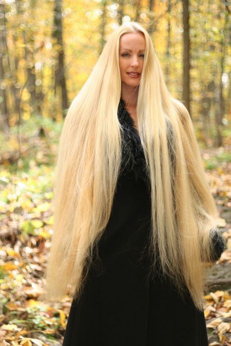 Femme cheveux tres long
