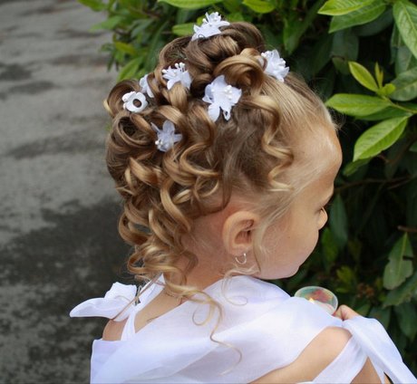 Chignon de mariage pour petite fille